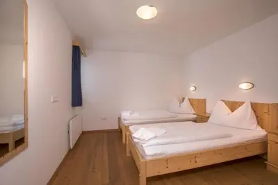 Ein Bett oder Betten in einem Zimmer der Unterkunft Schöneben Chalet Waldkrone