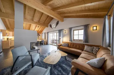Ein Sitzbereich in der Unterkunft Schöneben Chalet Hohe Schwalbe
