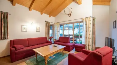 Ein Sitzbereich in der Unterkunft Schöneben Chalet Drei Sonnen