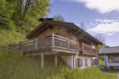 Das Gebäude in dem sich das Ferienhaus befindet