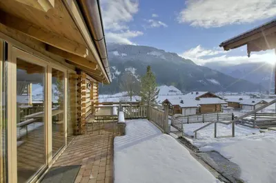 Ein allgemeiner Bergblick oder ein Berglick von des Ferienhauses aus