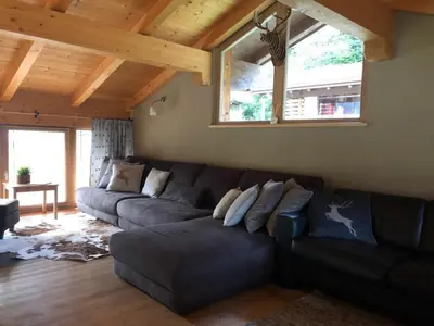 Ein Sitzbereich in der Unterkunft Schöneben Achental Hütte