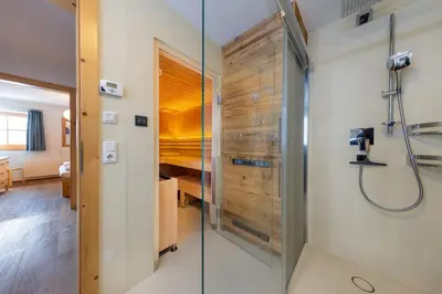 Ein Badezimmer in der Unterkunft Schöneben Chalet zur Mühle