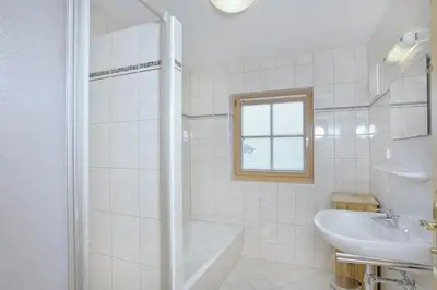 Ein Badezimmer in der Unterkunft Schöneben Heidi's Alm Hütte