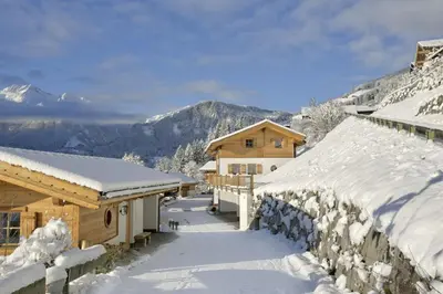 Ein allgemeiner Bergblick oder ein Berglick von des Ferienhauses aus