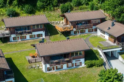 Das Gebäude in dem sich das Ferienhaus befindet