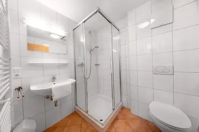 Ein Badezimmer in der Unterkunft Schöneben Chalet Enzian