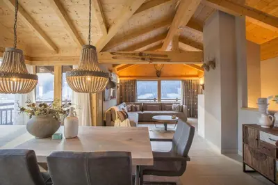 Ein Sitzbereich in der Unterkunft Schöneben Chalet Bergkristall