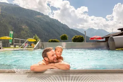 Ein allgemeiner Bergblick oder ein Berglick von des Ferienhauses aus