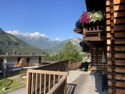 Ein allgemeiner Bergblick oder ein Berglick von des Ferienhauses aus