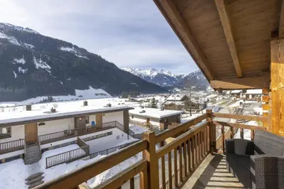 Ein allgemeiner Bergblick oder ein Berglick von des Ferienhauses aus
