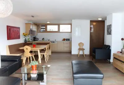 Ein Sitzbereich in der Unterkunft Schöneben Haus Arnika
