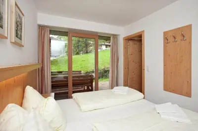 Ein Bett oder Betten in einem Zimmer der Unterkunft Schöneben Haus Edelweiss