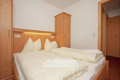 Ein Bett oder Betten in einem Zimmer der Unterkunft Schöneben Haus Edelweiss