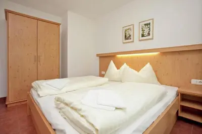 Ein Bett oder Betten in einem Zimmer der Unterkunft Schöneben Haus Edelweiss