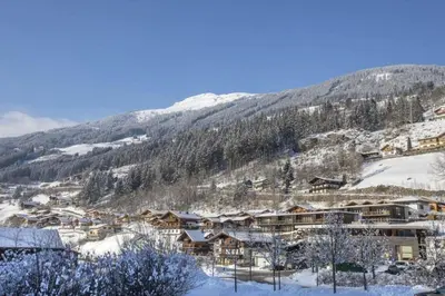Ein allgemeiner Bergblick oder ein Berglick von des Ferienhauses aus