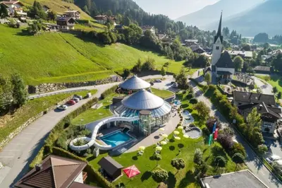 Ein allgemeiner Bergblick oder ein Berglick von des Ferienhauses aus