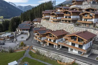 Ein allgemeiner Bergblick oder ein Berglick von des Ferienhauses aus