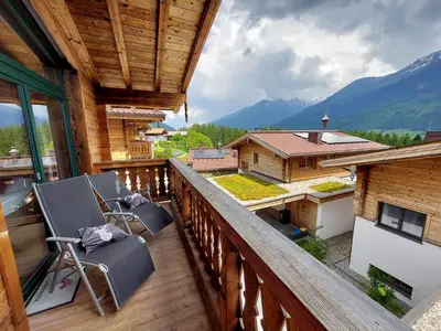 Ein allgemeiner Bergblick oder ein Berglick von des Ferienhauses aus