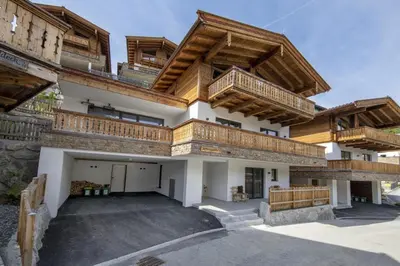 Ein Balkon oder eine Terrasse in der Unterkunft Nationalpark Chalet Mittereggspitze