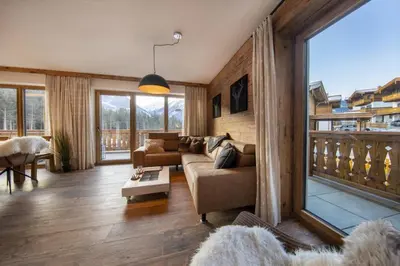 Ein Sitzbereich in der Unterkunft Nationalpark Chalet Grossschober