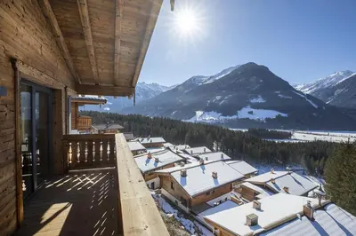 Ein allgemeiner Bergblick oder ein Berglick von des Ferienhauses aus