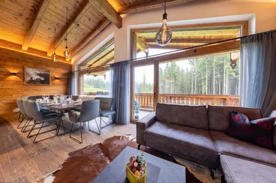 Ein Sitzbereich in der Unterkunft Nationalpark Chalet Vorderkopf