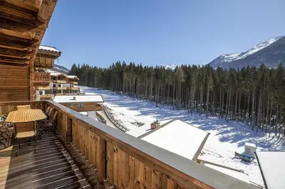 Ein allgemeiner Bergblick oder ein Berglick von des Ferienhauses aus