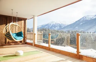 Ein allgemeiner Bergblick oder ein Berglick von des Ferienhauses aus