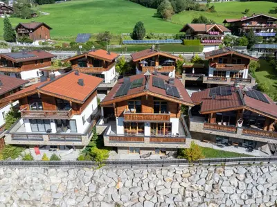 Das Gebäude in dem sich das Ferienhaus befindet