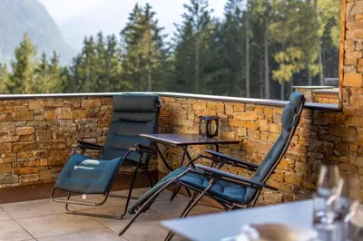 Ein allgemeiner Bergblick oder ein Berglick von des Ferienhauses aus