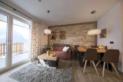 Ein Sitzbereich in der Unterkunft Nationalpark Chalet Hohe Warte 1