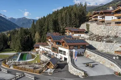 Ein allgemeiner Bergblick oder ein Berglick von des Ferienhauses aus