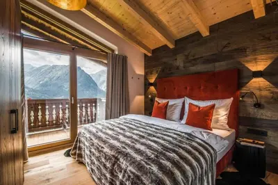 Ein allgemeiner Bergblick oder ein Berglick von des Ferienhauses aus