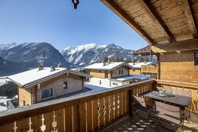 Ein allgemeiner Bergblick oder ein Berglick von des Ferienhauses aus