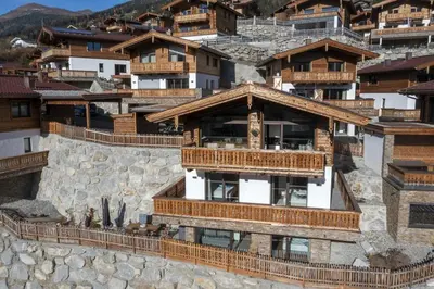 Ein allgemeiner Bergblick oder ein Berglick von des Ferienhauses aus