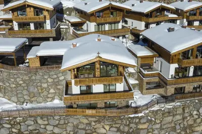 Das Gebäude in dem sich das Ferienhaus befindet