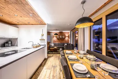 Küche/Küchenzeile in der Unterkunft Nationalpark Chalet Alplesspitze