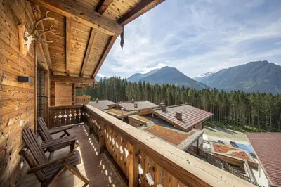 Ein allgemeiner Bergblick oder ein Berglick von des Ferienhauses aus
