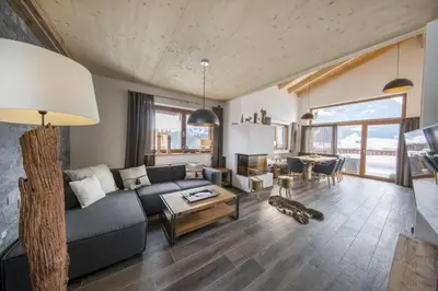Ein Sitzbereich in der Unterkunft Nationalpark Chalet Wildenkogel