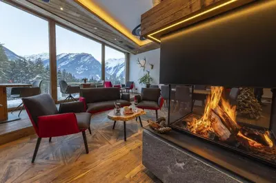 Ein allgemeiner Bergblick oder ein Berglick von des Ferienhauses aus