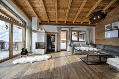 Ein Sitzbereich in der Unterkunft Nationalpark Chalet Bretterspitze