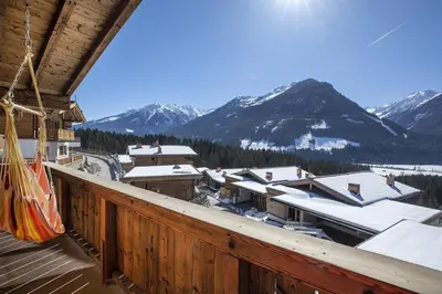 Ein allgemeiner Bergblick oder ein Berglick von des Ferienhauses aus