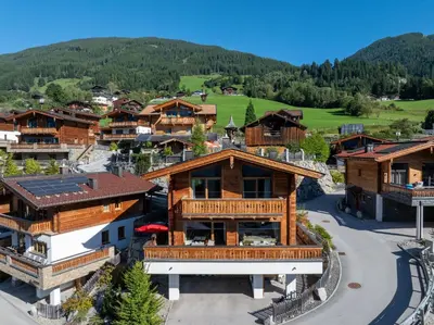 Ein allgemeiner Bergblick oder ein Berglick von des Ferienhauses aus
