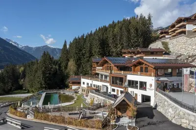 Ein allgemeiner Bergblick oder ein Berglick von des Ferienhauses aus