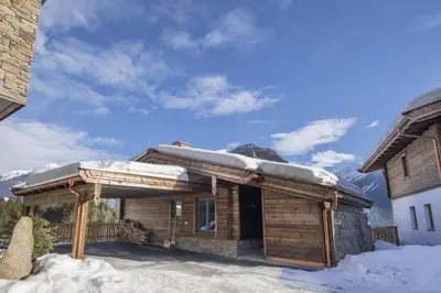 Das Gebäude in dem sich das Ferienhaus befindet