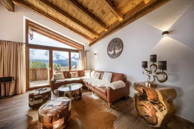 Ein Sitzbereich in der Unterkunft Nationalpark Chalet Edelweissspitze