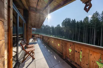 Ein Balkon oder eine Terrasse in der Unterkunft Nationalpark Chalet Achkogel
