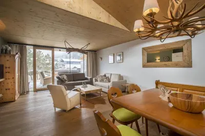 Ein Sitzbereich in der Unterkunft Residenz Wildkogelbahnen Top 16