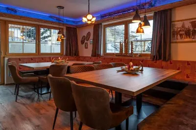 Ein Sitzbereich in der Unterkunft Falkensteinalm Top 3